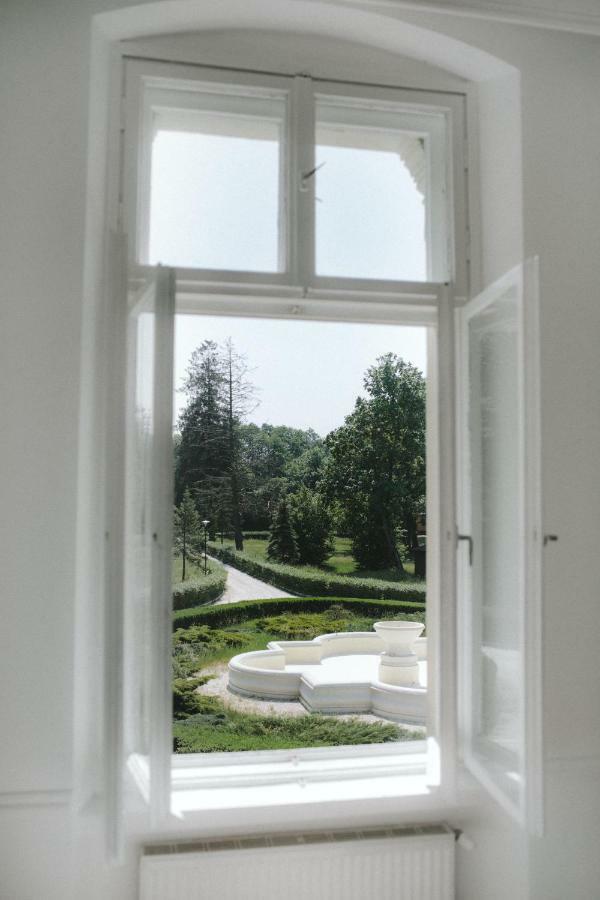 Hôtel Palac Sasino Odnova Extérieur photo