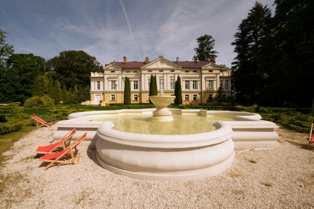 Hôtel Palac Sasino Odnova Extérieur photo