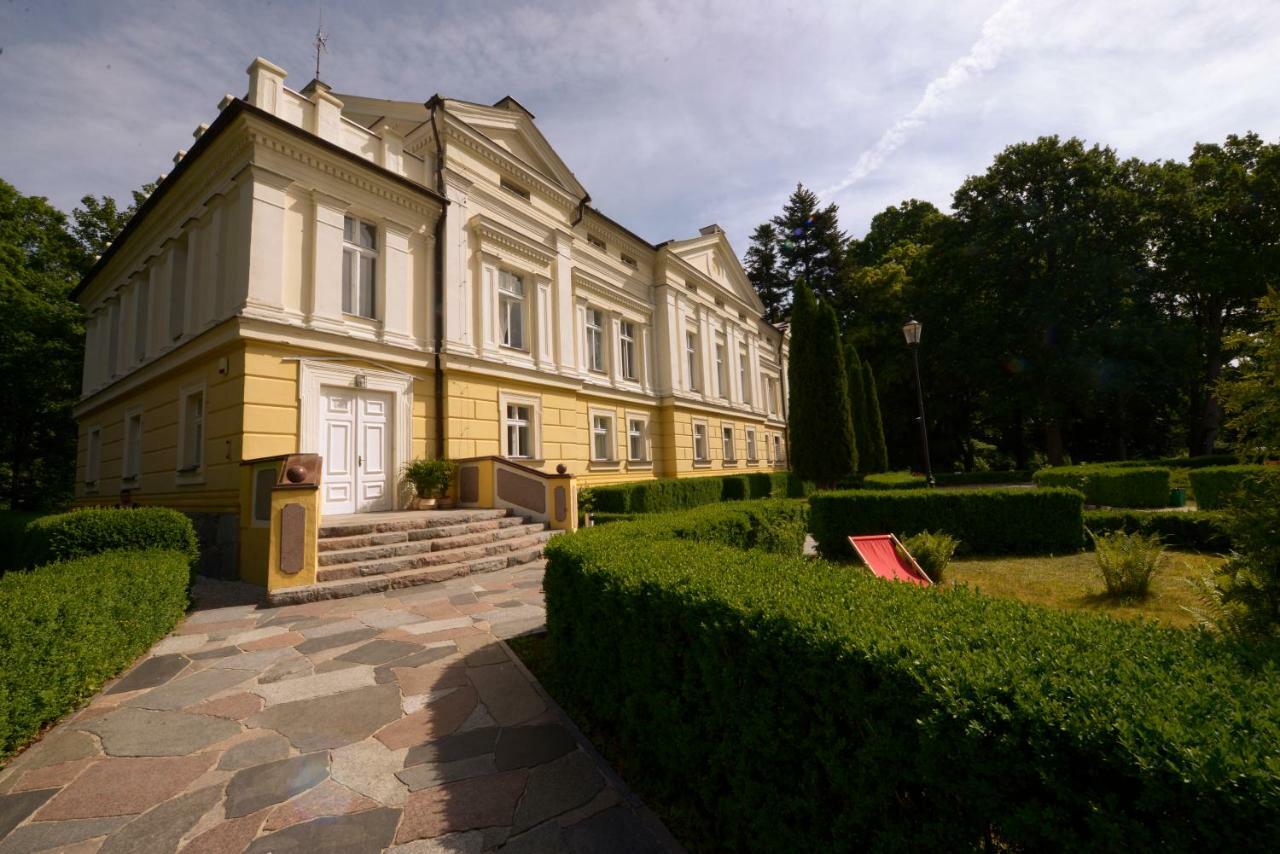 Hôtel Palac Sasino Odnova Extérieur photo