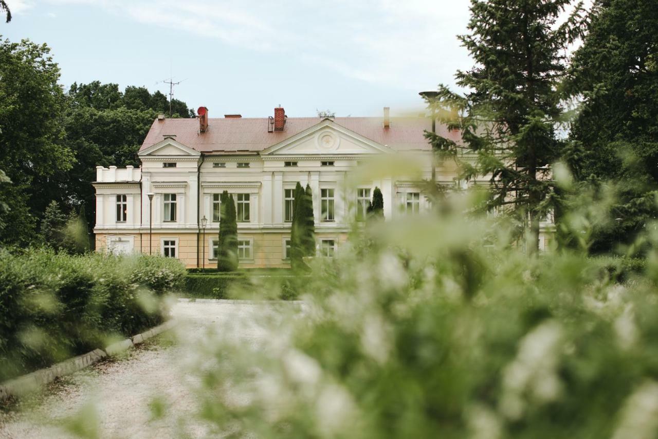 Hôtel Palac Sasino Odnova Extérieur photo